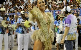 Sabrina Sato com Fantasia de 100 mil