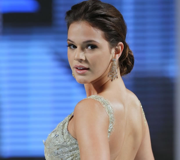 Bruna Marquezine Desfilando