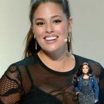 Ashley Grahan Com Uma Boneca Dela