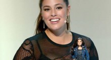 Ashley Grahan Com Uma Boneca Dela