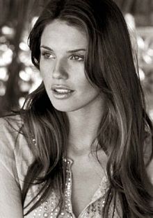 Ana Carolina Gequelin  